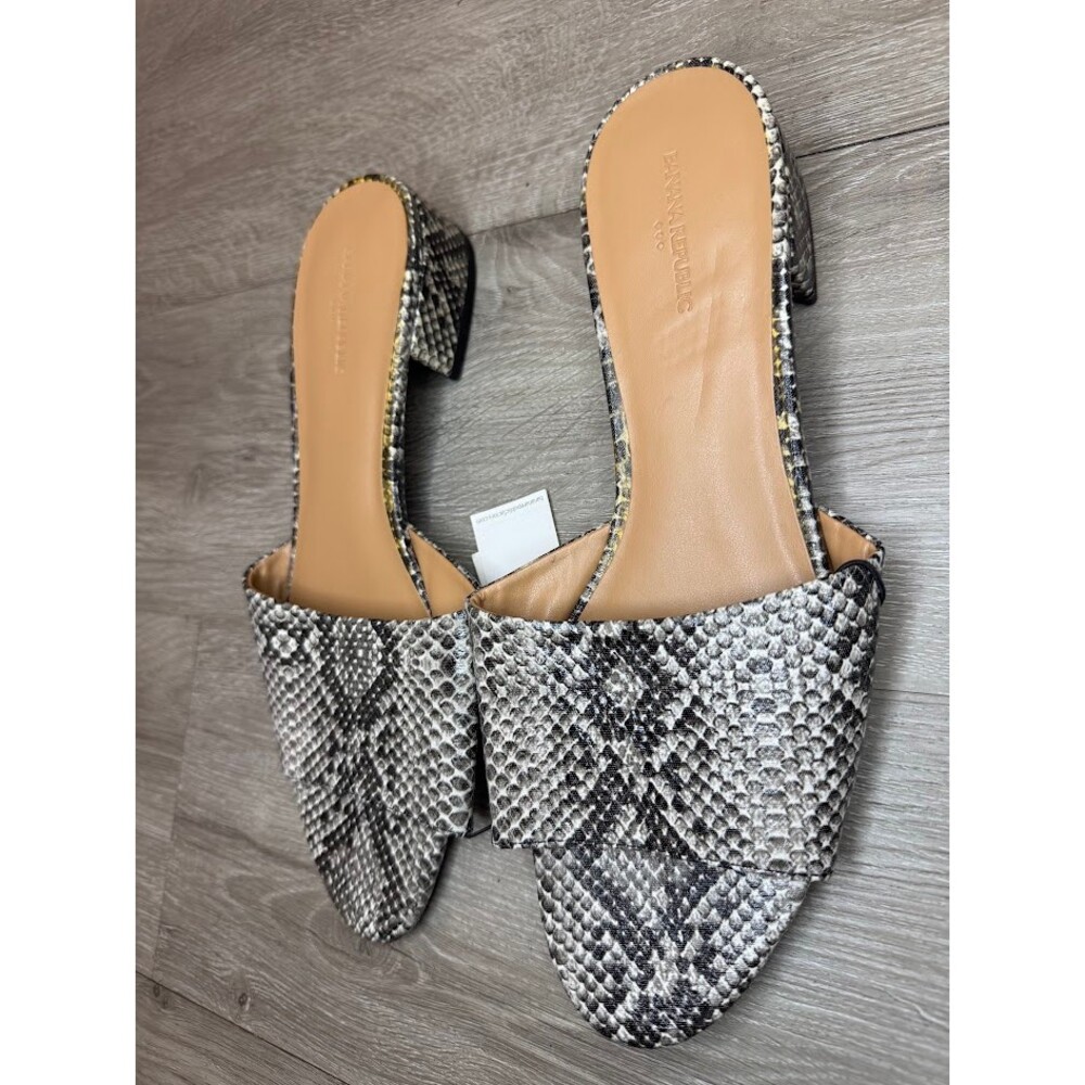 Banana Republic Snake Print Mule Heels Women’s Size 9 Block Heel Slides - Picture 2 of 3